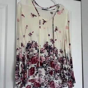 *LIKE NEW* Charlie Moss Floral Bell Sleeve Top - Size M